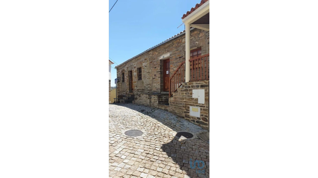 Moradia T3 para Venda em Açoreira Foto 3