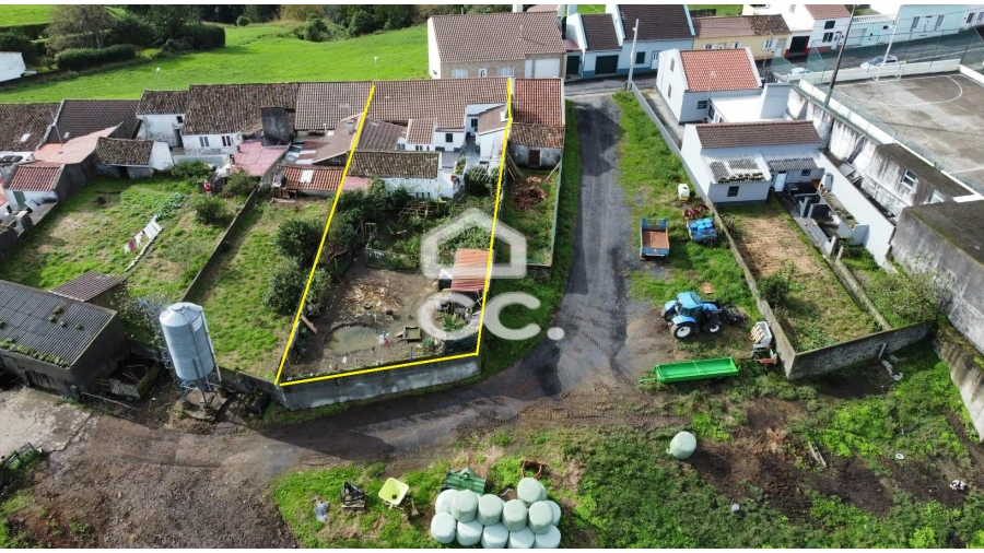 Moradia T3 para Venda em Povoação Foto 16