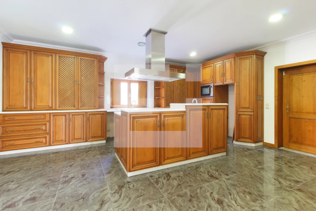 Moradia T6 para Arrendamento em Sobrosa Foto 6