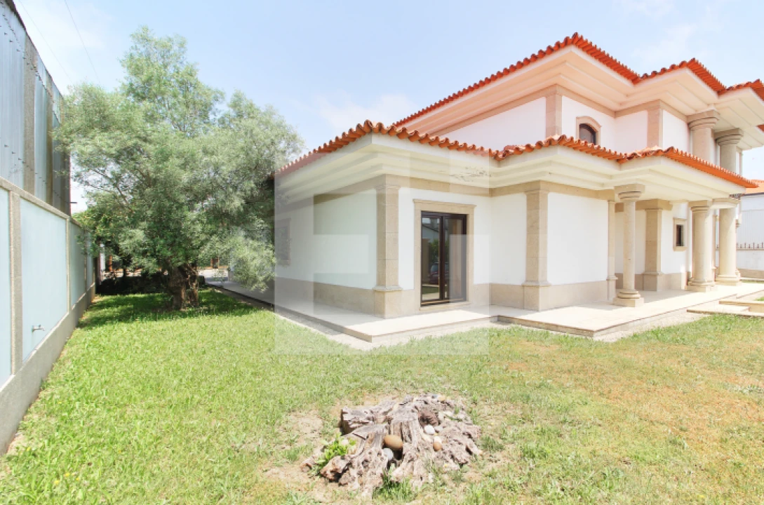 Moradia T6 para Arrendamento em Sobrosa Foto 3