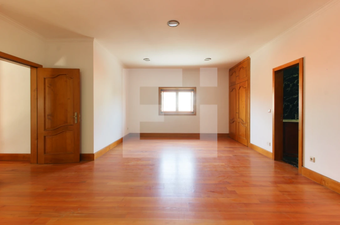 Moradia T6 para Arrendamento em Sobrosa Foto 10