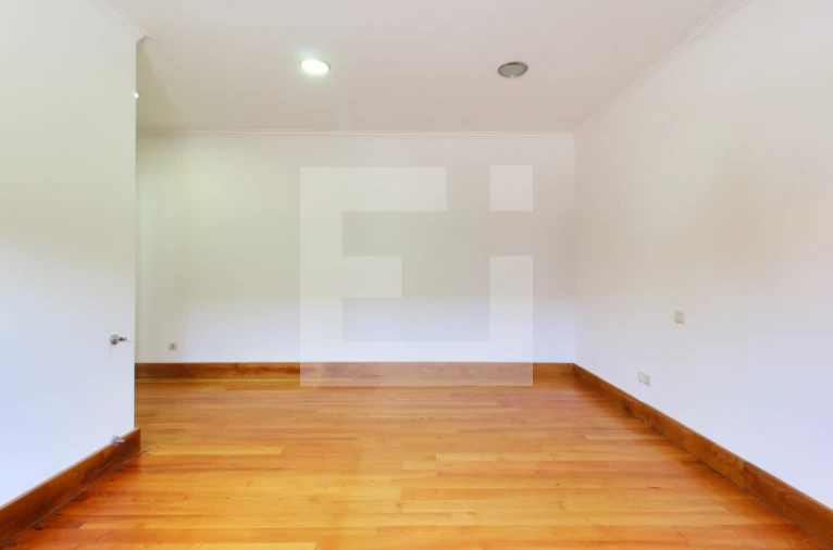 Moradia T6 para Arrendamento em Sobrosa Foto 9