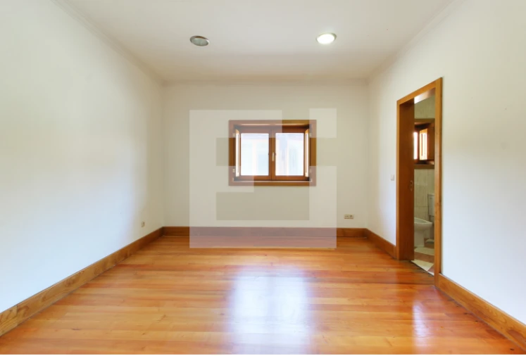 Moradia T6 para Arrendamento em Sobrosa Foto 13