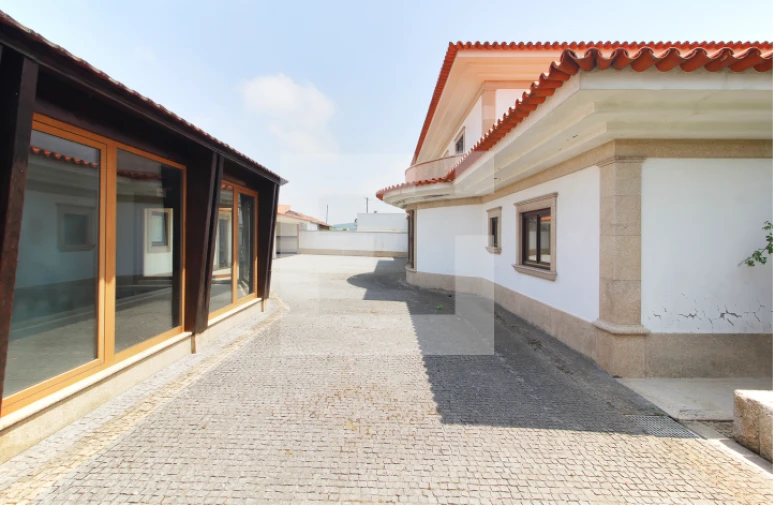 Moradia T6 para Arrendamento em Sobrosa Foto 19