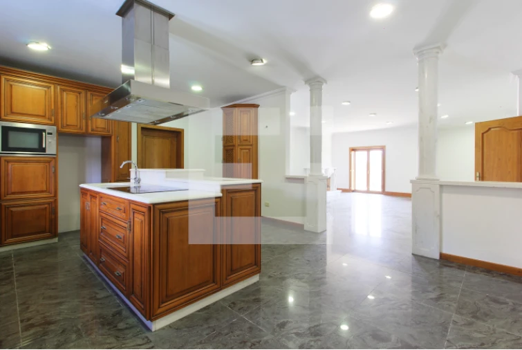 Moradia T6 para Arrendamento em Sobrosa Foto 5