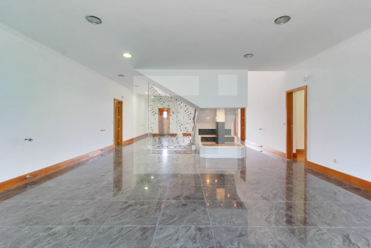 Moradia T6 para Arrendamento em Sobrosa Foto 4