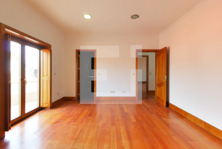 Moradia T6 para Arrendamento em Sobrosa Foto 8