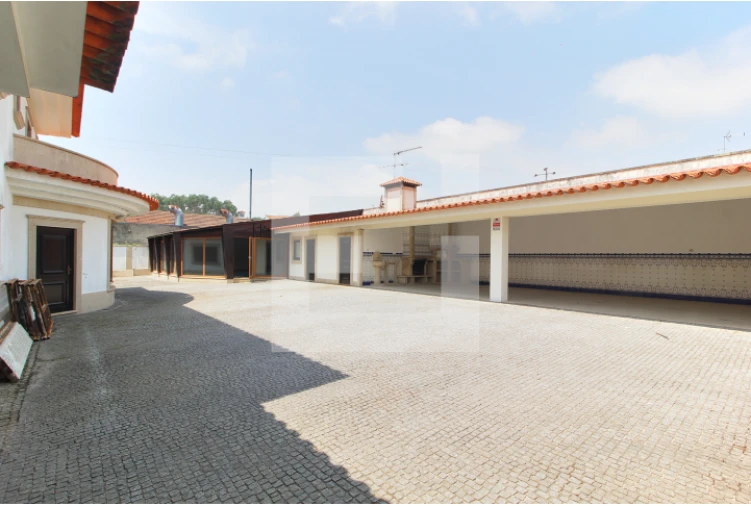 Moradia T6 para Arrendamento em Sobrosa Foto 22