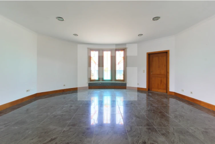 Moradia T6 para Arrendamento em Sobrosa Foto 7