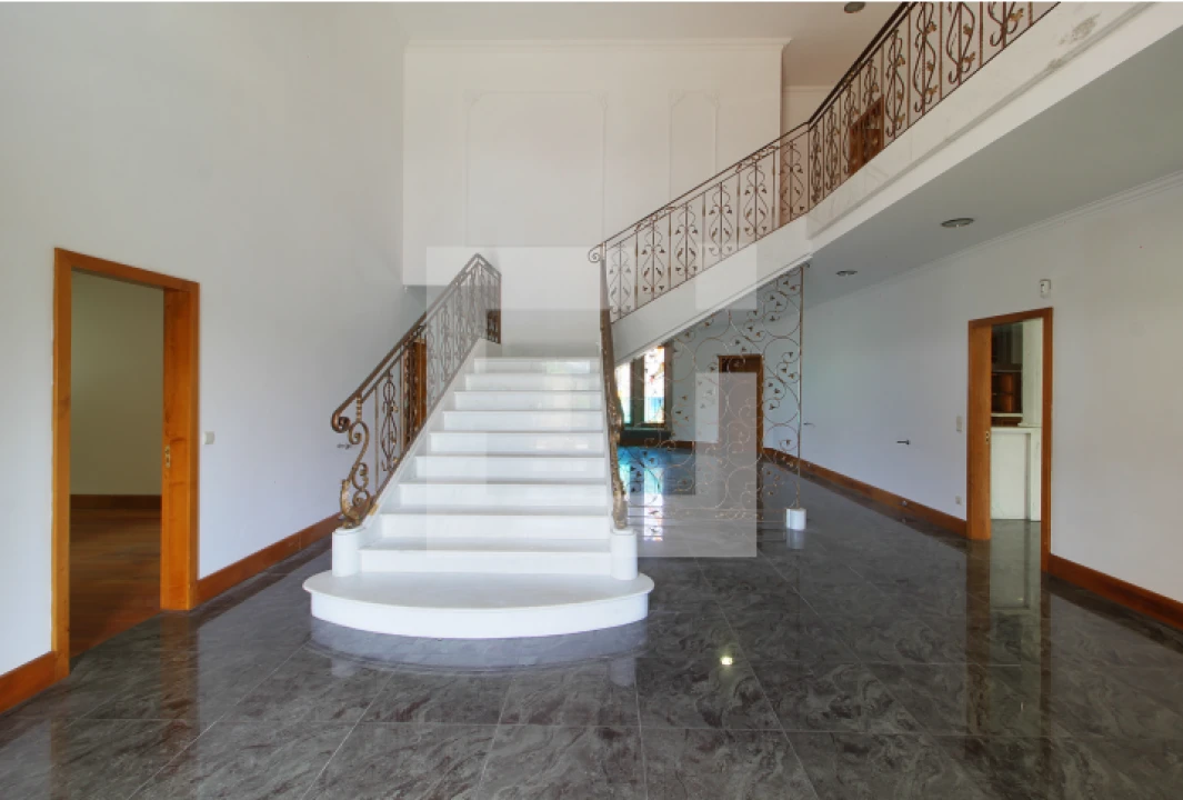 Moradia T6 para Arrendamento em Sobrosa Foto 1