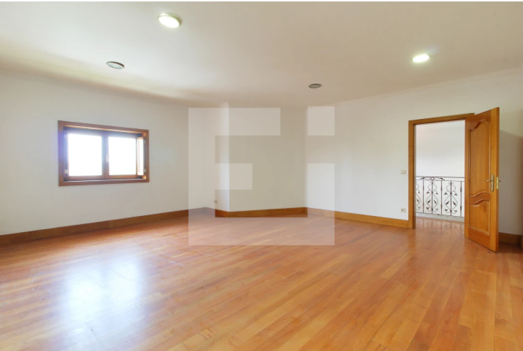 Moradia T6 para Arrendamento em Sobrosa Foto 12