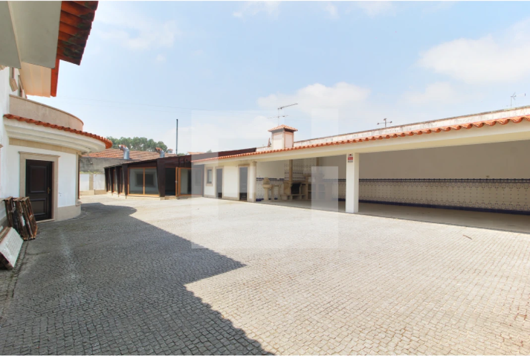 Moradia T6 para Arrendamento em Sobrosa Foto 22