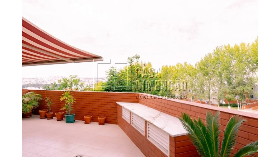 Apartamento T2 para Venda em Carnaxide e Queijas Foto 11