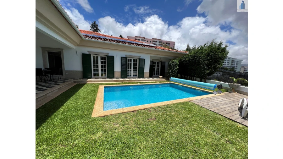 Moradia T4 para Arrendamento em São Martinho Foto 3