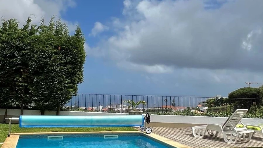 Moradia T4 para Arrendamento em São Martinho