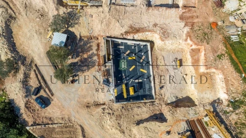 Moradia T4 para Venda em Santa Barbara de Nexe