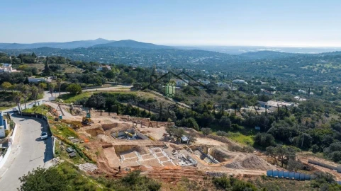Moradia T4 para Venda em Santa Barbara de Nexe