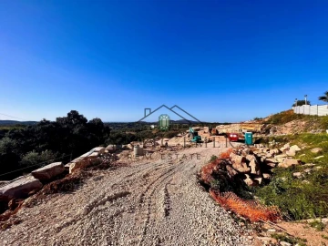 Moradia T4 para Venda em Santa Barbara de Nexe