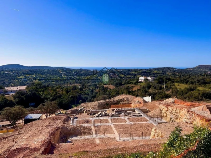 Moradia T4 para Venda em Santa Barbara de Nexe Foto 17