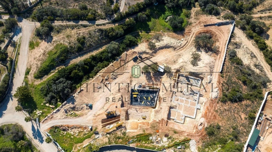 Moradia T4 para Venda em Santa Barbara de Nexe Foto 13