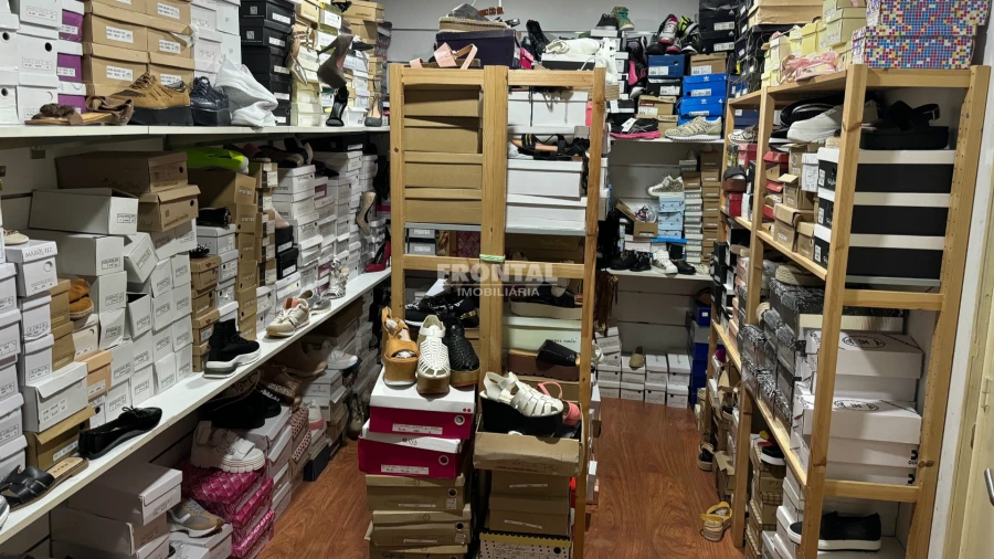 Loja para Venda em Cidade da Maia Foto 8