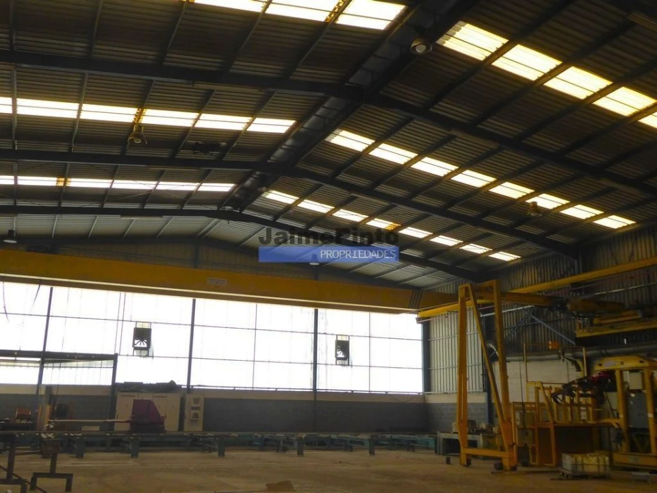 Armazém para Venda em São Pedro de Castelões Foto 2