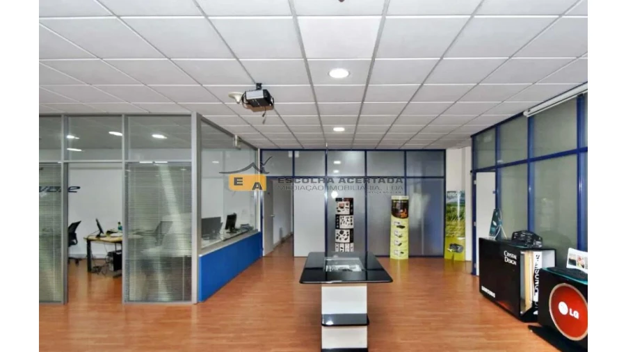 Armazém para Venda em São Mamede de Infesta e Senhora da Hora Foto 1