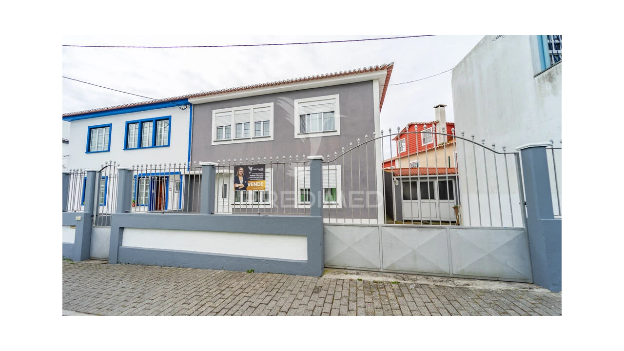 Moradia T5 para Venda em Angra (São Pedro) Foto 1