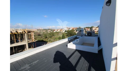Moradia T4 para Venda em Charneca de Caparica e Sobreda