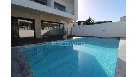 Moradia T4 para Venda em Charneca de Caparica e Sobreda