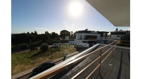 Moradia T4 para Venda em Charneca de Caparica e Sobreda