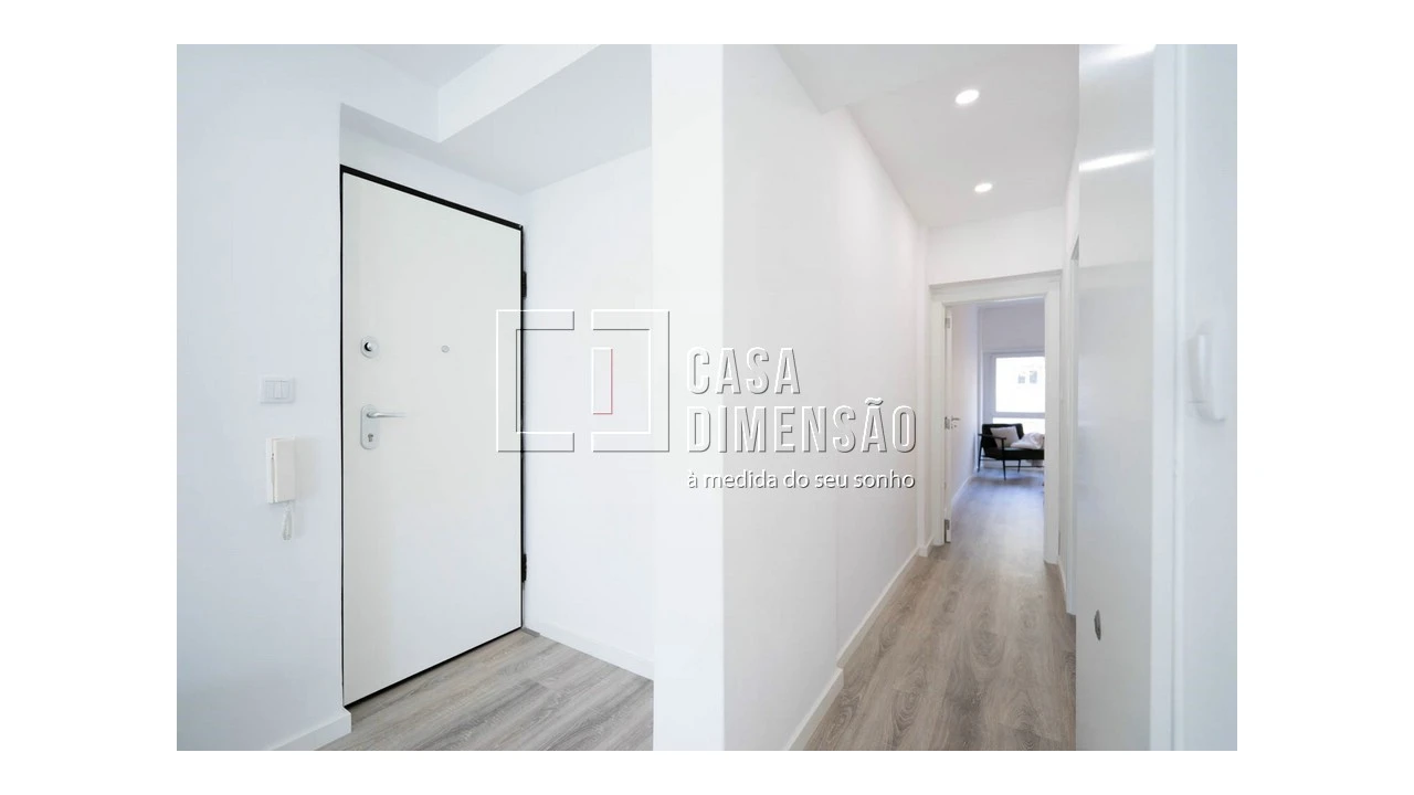 Apartamento T1 para Venda em Benfica Foto 2