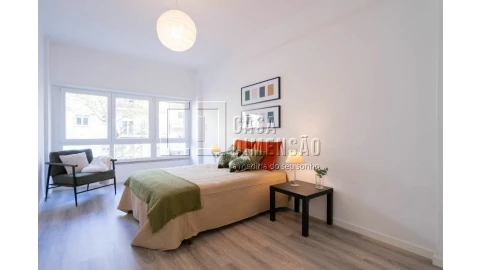 Apartamento T1 para Venda em Benfica