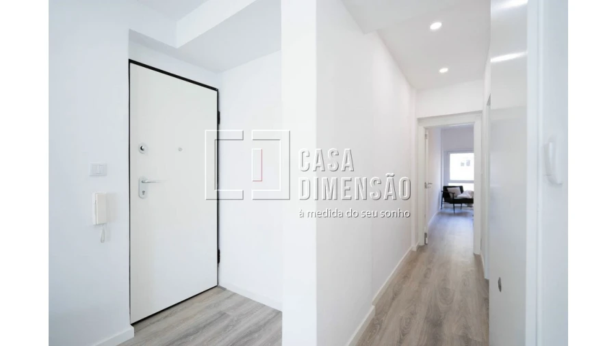 Apartamento T1 para Venda em Benfica Foto 2