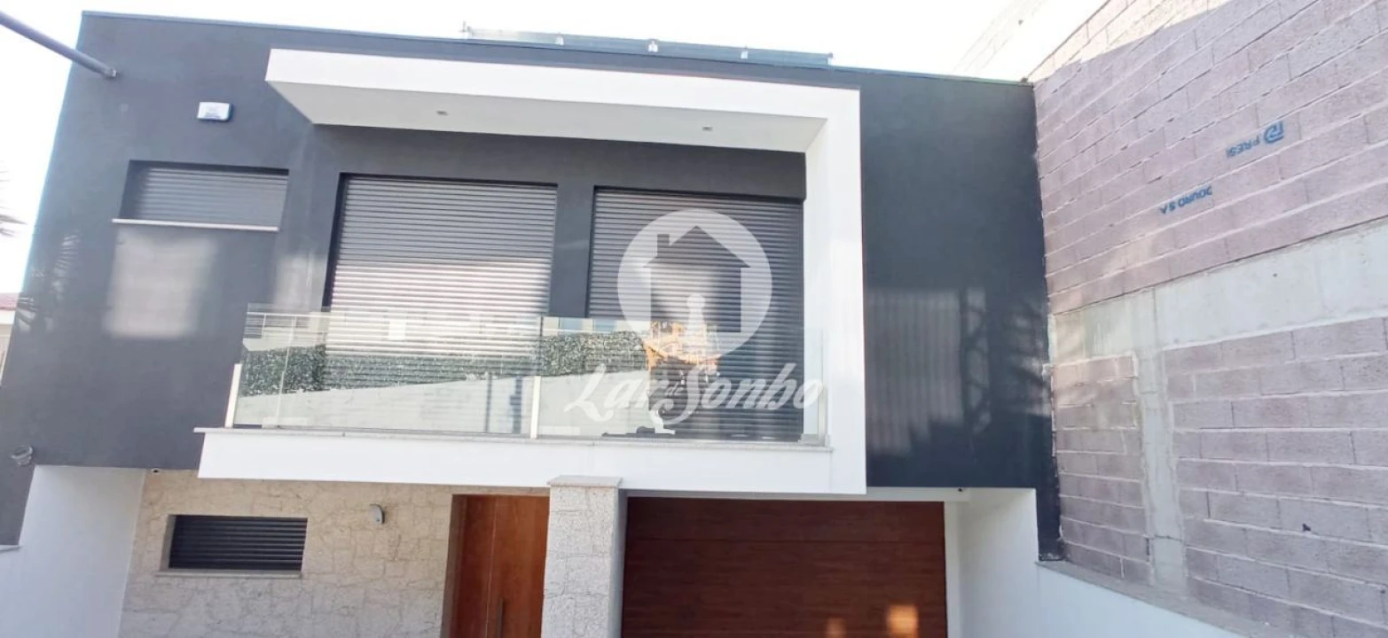 Moradia T4 para Venda em Abade de Neiva Foto 8