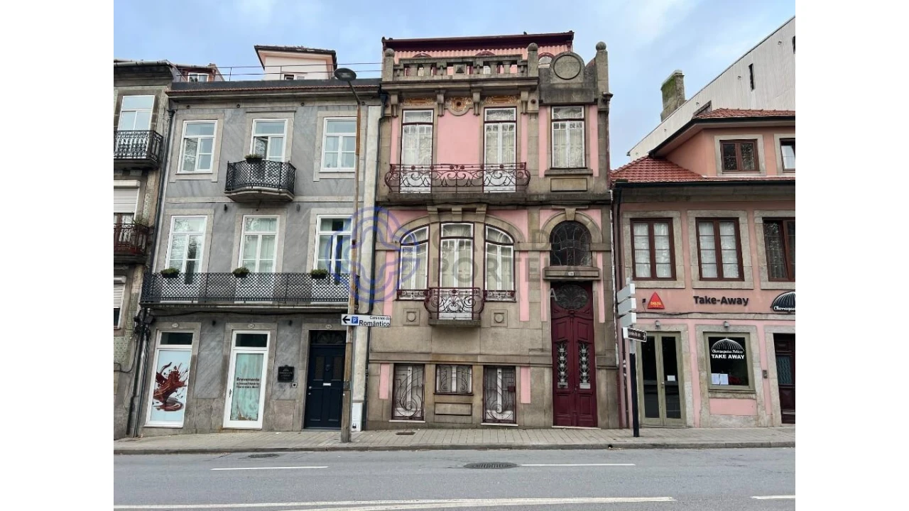 Prédio para Venda em Lordelo do Ouro e Massarelos Foto 1