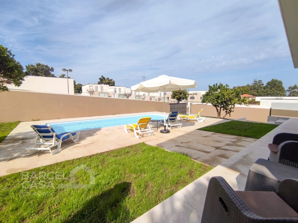 Moradia T4 para Venda em Abade de Neiva Foto 1