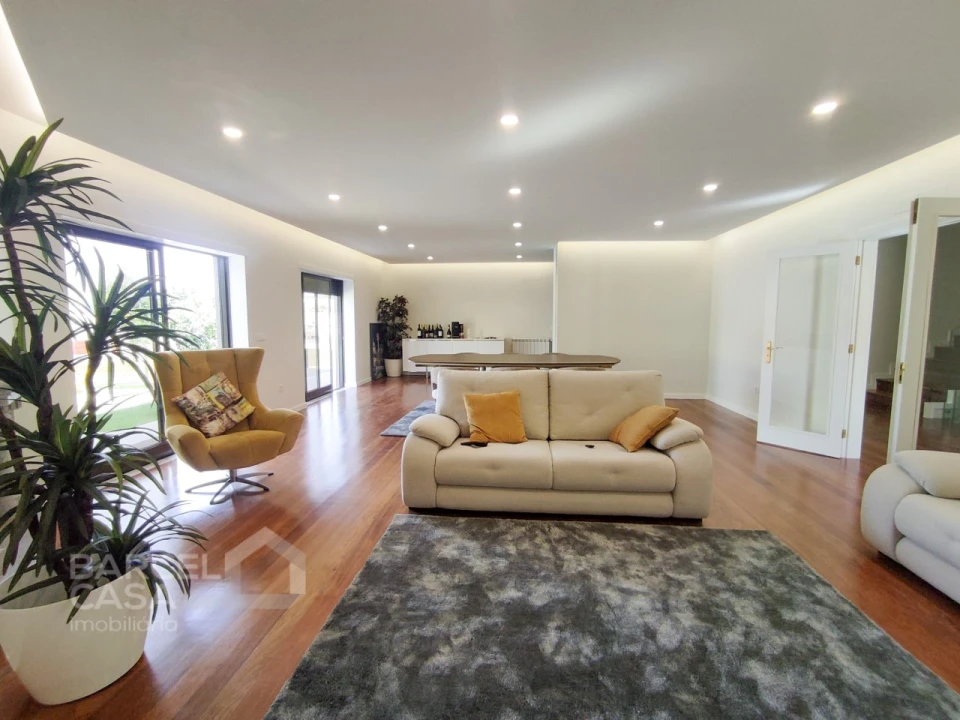 Moradia T4 para Venda em Abade de Neiva Foto 9