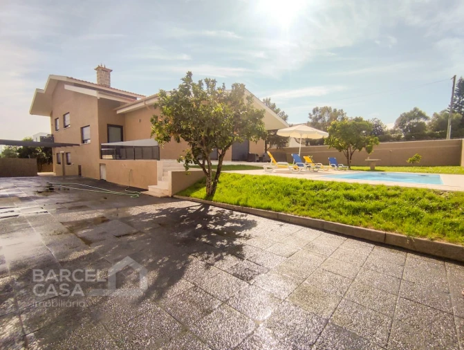 Moradia T4 para Venda em Abade de Neiva Foto 3