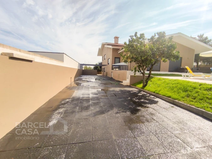 Moradia T4 para Venda em Abade de Neiva Foto 44