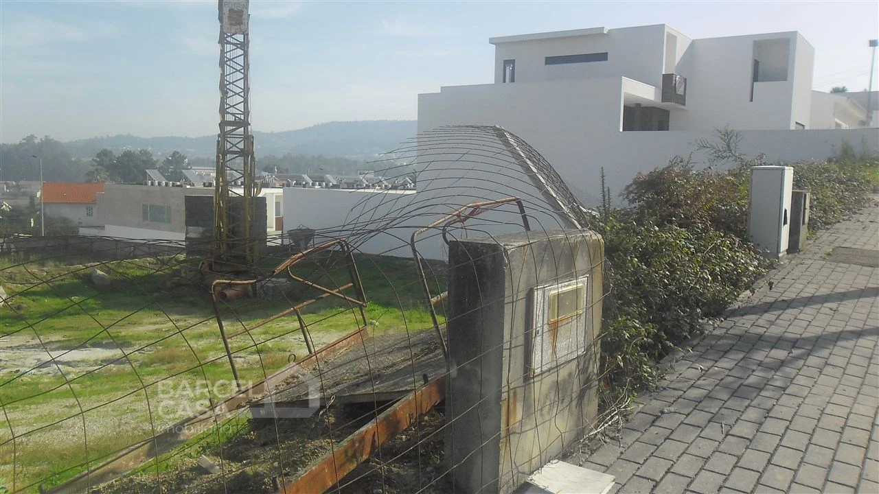 Terreno para Venda em Gamil e Midões Foto 1