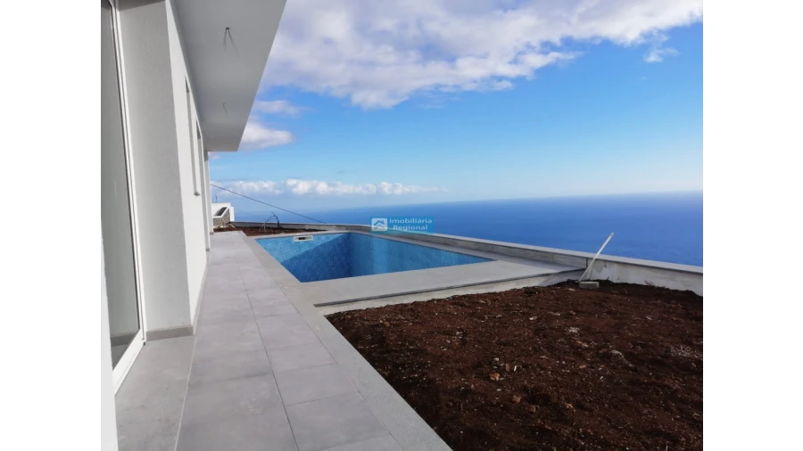 Moradia T3 para Venda em Ponta do Sol Foto 1