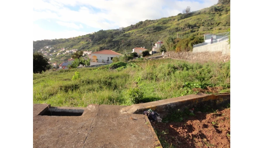 Terreno para Venda em Calheta Foto 1