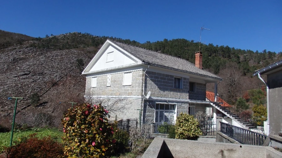 Moradia T5 para Venda em Castro Laboreiro e Lamas de Mouro