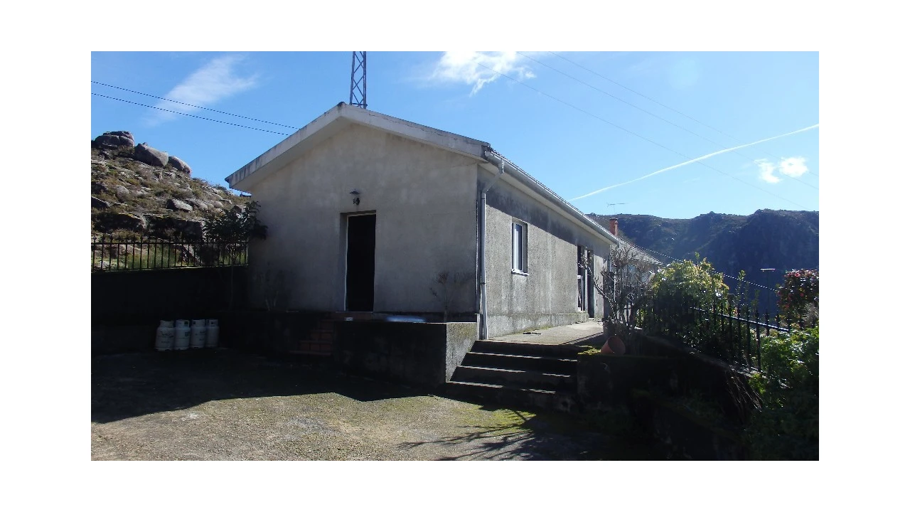 Moradia T5 para Venda em Castro Laboreiro e Lamas de Mouro Foto 3