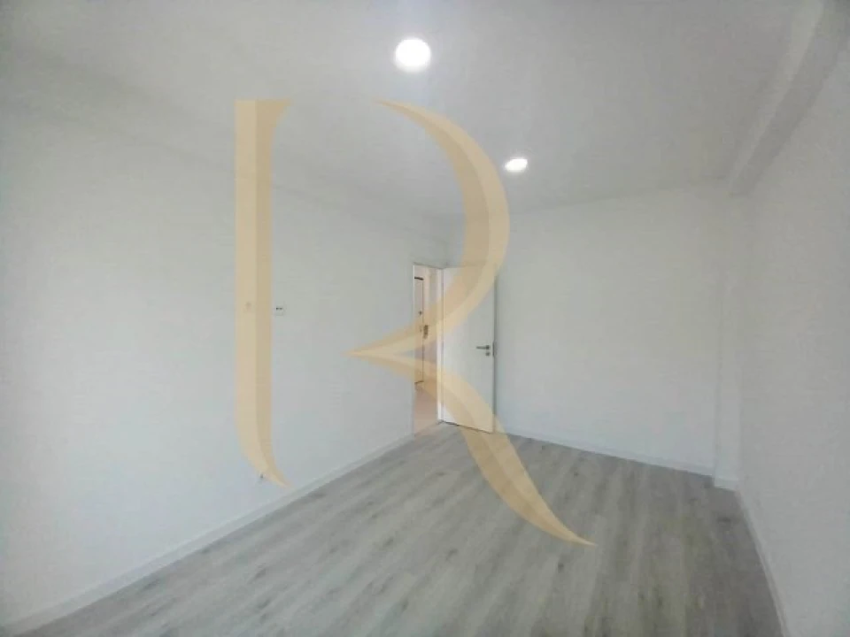 Apartamento T4 para Venda em Laranjeiro e Feijó Foto 6