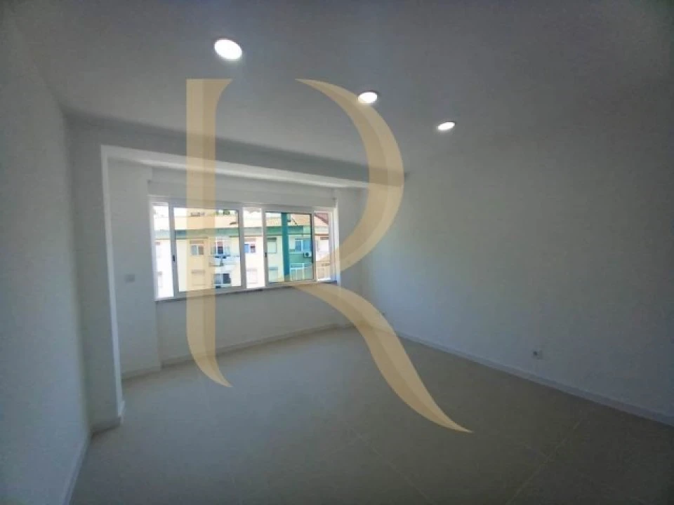 Apartamento T4 para Venda em Laranjeiro e Feijó Foto 19