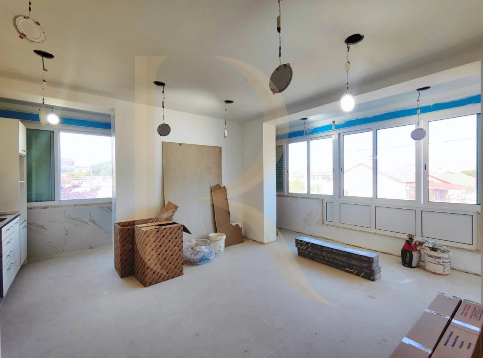 Apartamento T4 para Venda em Laranjeiro e Feijó Foto 1