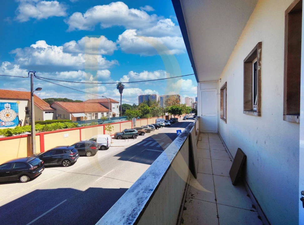 Apartamento T4 para Venda em Laranjeiro e Feijó Foto 5