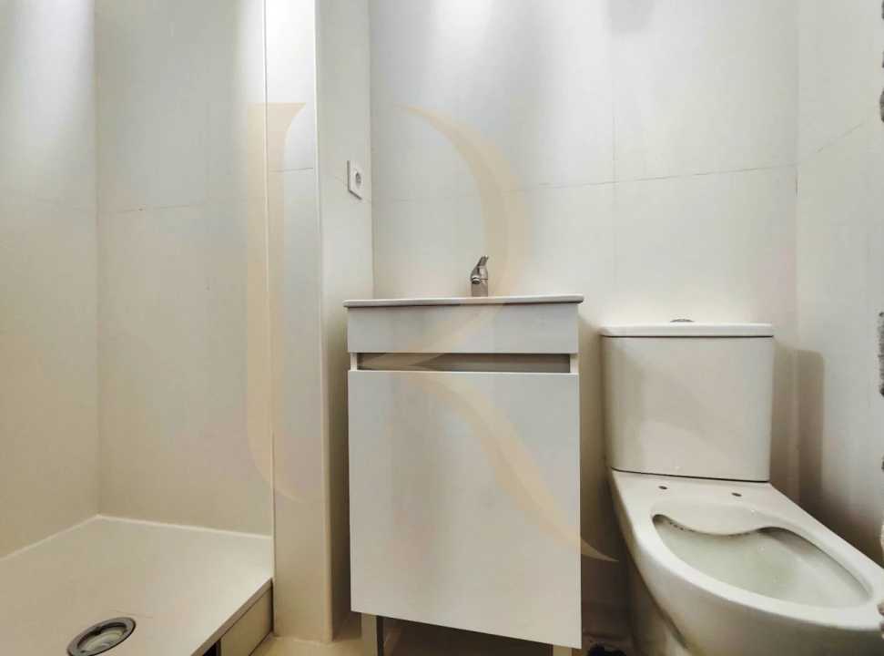 Apartamento T4 para Venda em Laranjeiro e Feijó Foto 17